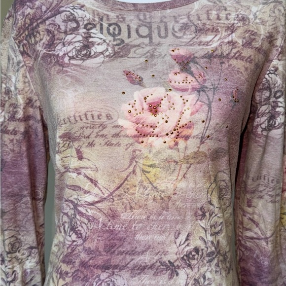 New Directions Pink Rose Script Print Top‎ M USA Romantic Floral Long Sleeve Y2K - Picture 2 of 6
